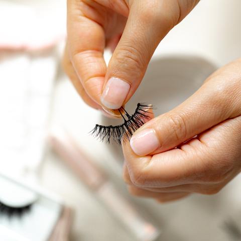 How to clean your mink lashes